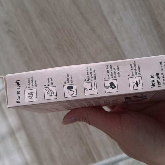 NIB Reusable nails - Picture 8 of 10